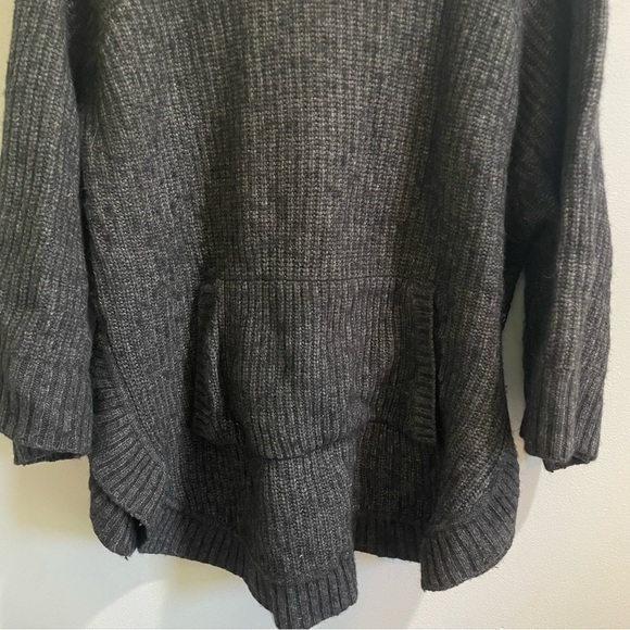 UGG Women's Raelynn Sweater Poncho Size XL Cozy Warm Kangaroo Pocket Knit - Picture 3 of 5